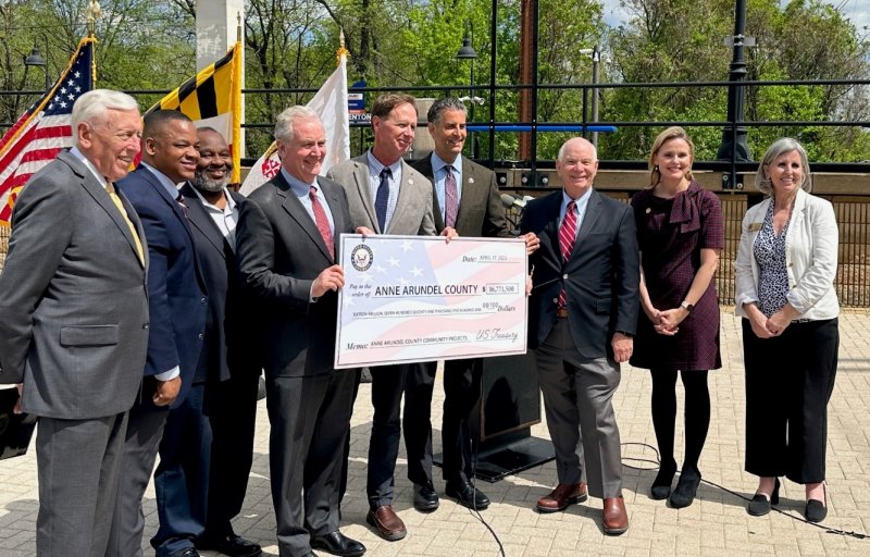 CAPTION: L-R Congressman Steny Hoyer, Anne Arundel County Councilman Pete Smith, Delegate Gary Simmons, Senator Chris Van Hollen, County Executive Steuart Pittman, Congressman John Sarbanes, Senator Ben Cardin, Maryland State Senator Dawn Gile, Councilwoman Julie Hummer.