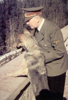 410px-Hitler_Blondi_Berghof.jpg