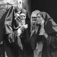 SmokingNuns400[1].JPG