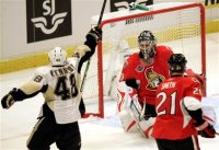 Kennedy goal 1, Game 1, Pens vs Sens.jpg