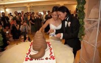 73%20A%20Giant%20Poo%20Wedding%20Cake.jpg