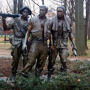 vietnam war memorial sculpture