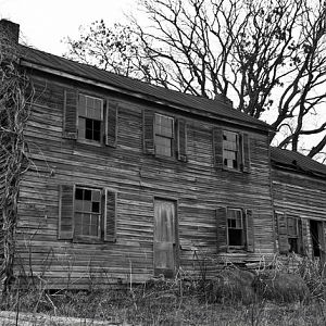 Old abandoned house off of McIntosh Rd