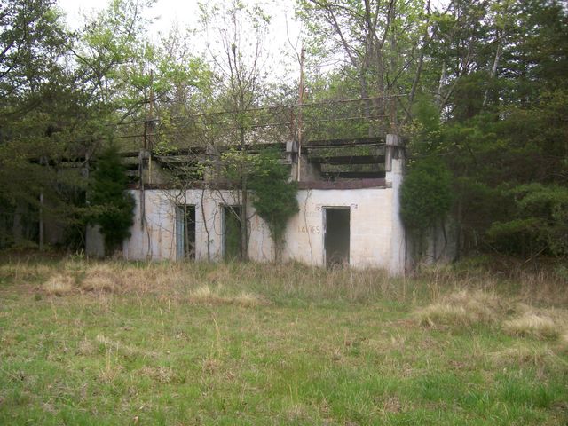 Aquasco Speedway today - bathrooms