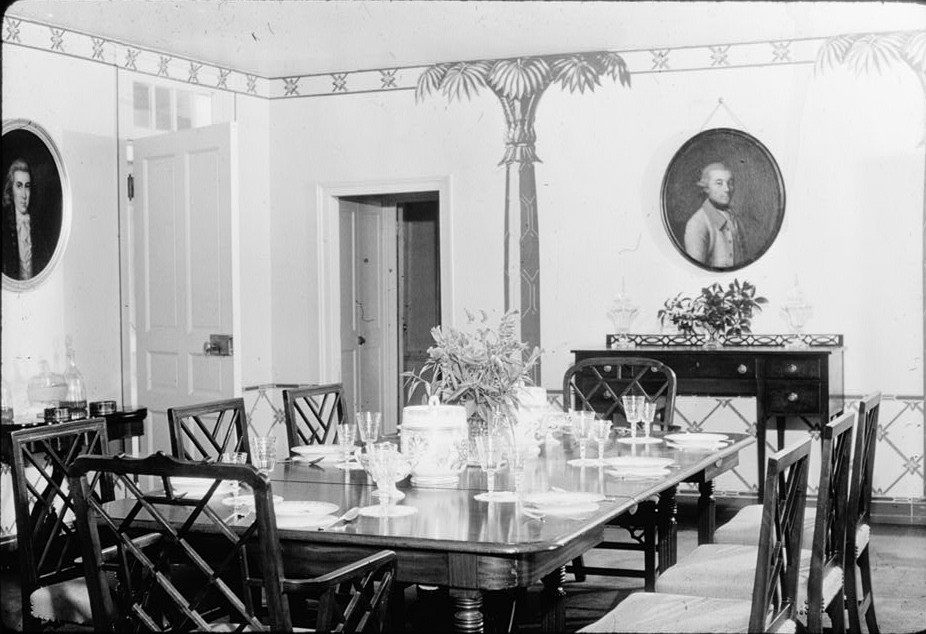 Dining room. (north end)