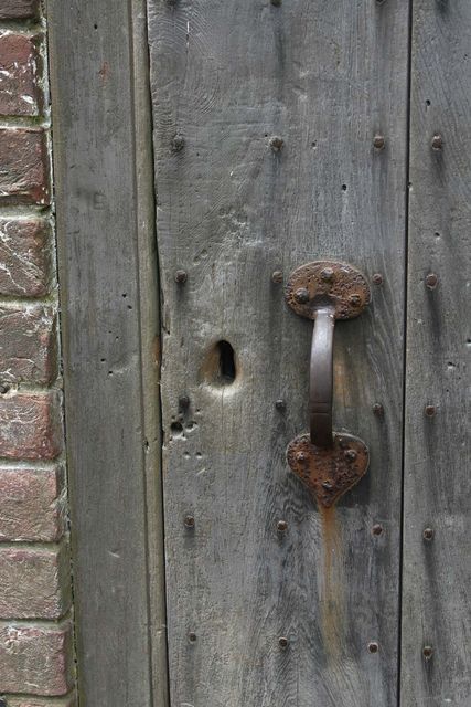 Mt. Vernon, Old tomb door