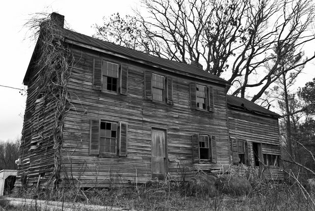 Old abandoned house off of McIntosh Rd