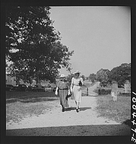 People going to All Faith Church, July 1942