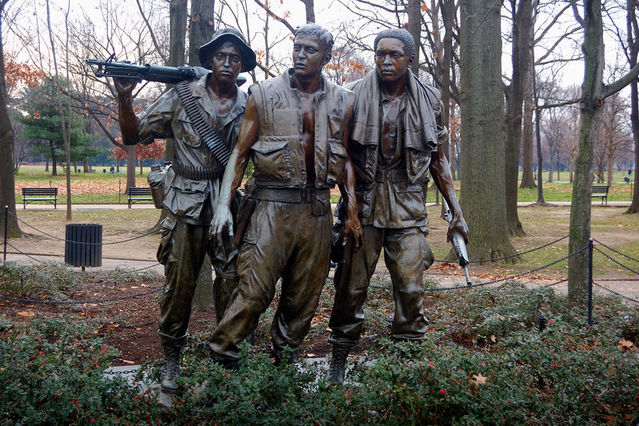 vietnam war memorial sculpture